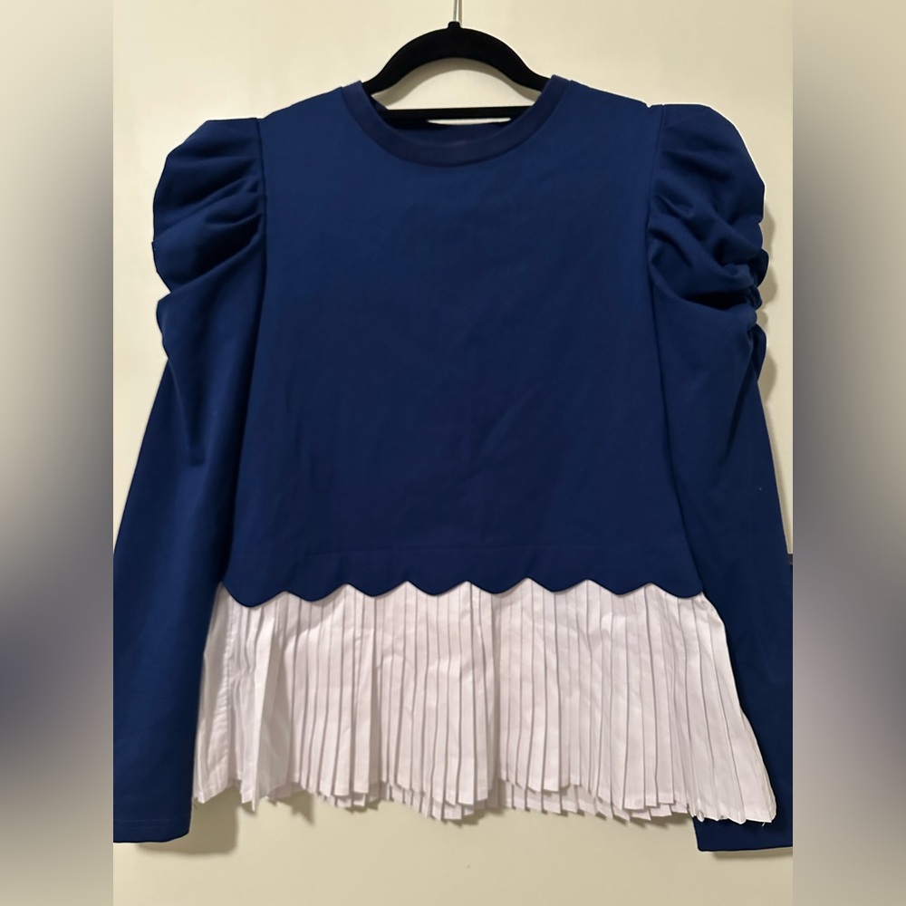 Gracia Navy Puff-Sleeve Top with White Pleated Hem
